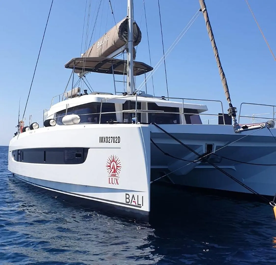 Catamarano Lux Hotel Palermo Botel